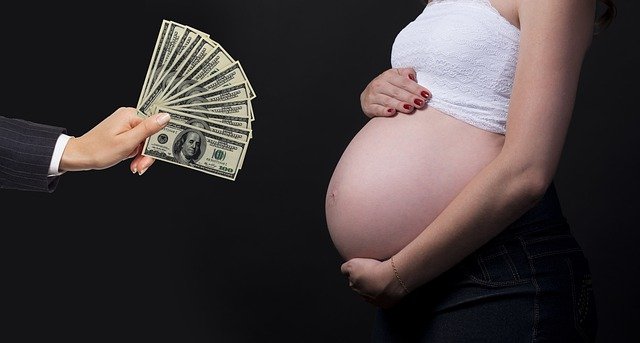 Surrogate mother Money: What is surrogacy?